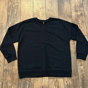 Women’s Black Crewneck Sweatshirt